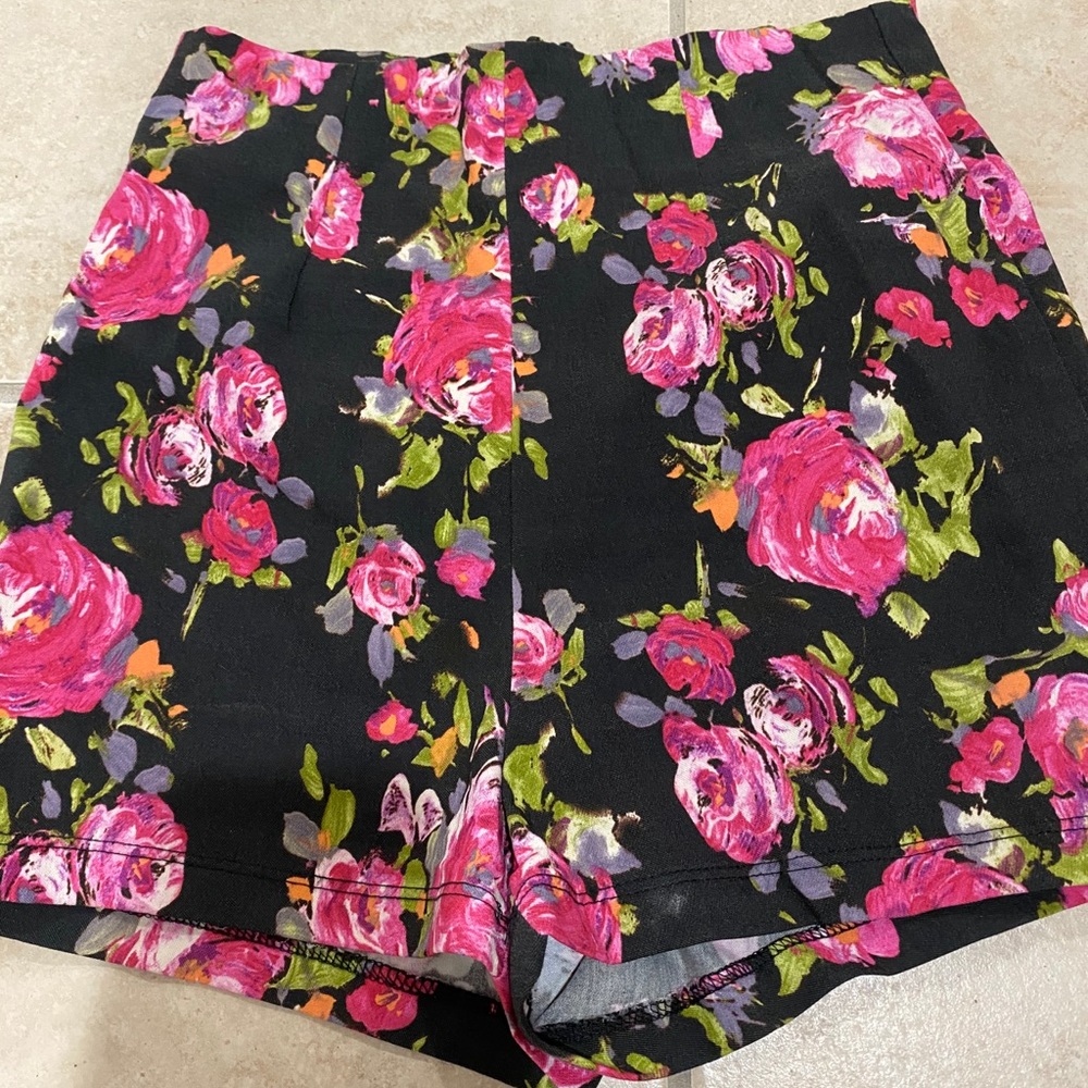 Floral tight shorts high rise